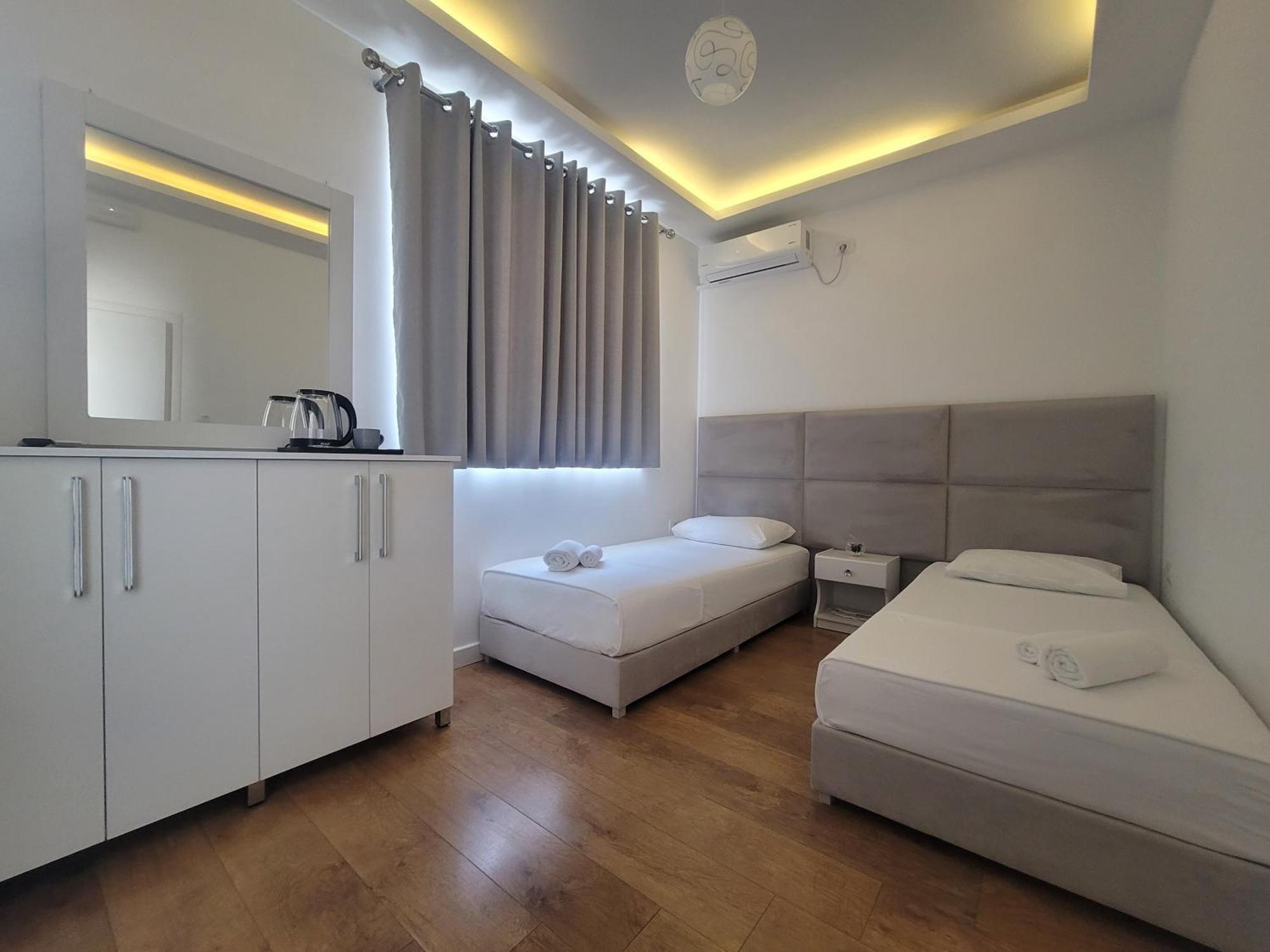 Hotel Myrtai - City Center Саранде Екстериор снимка