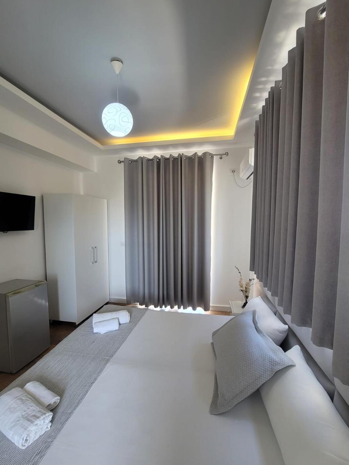 Hotel Myrtai - City Center Саранде Екстериор снимка