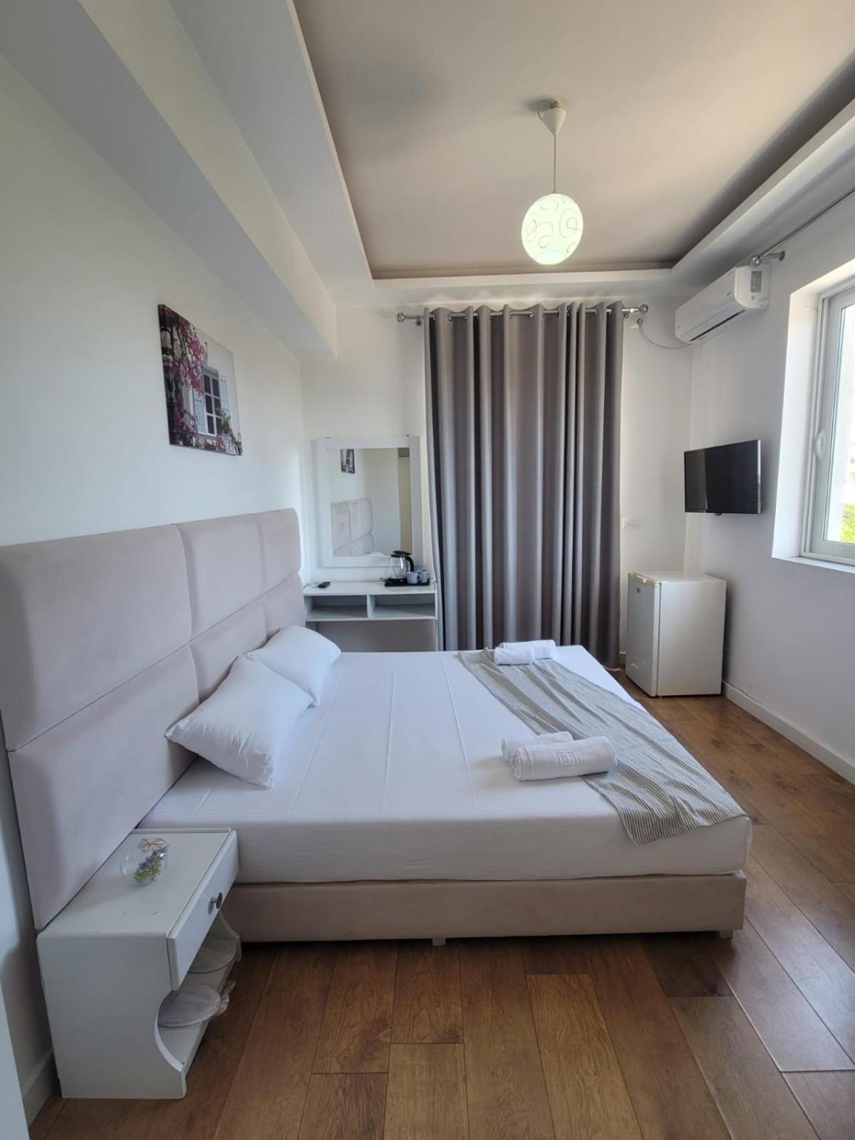 Hotel Myrtai - City Center Саранде Екстериор снимка