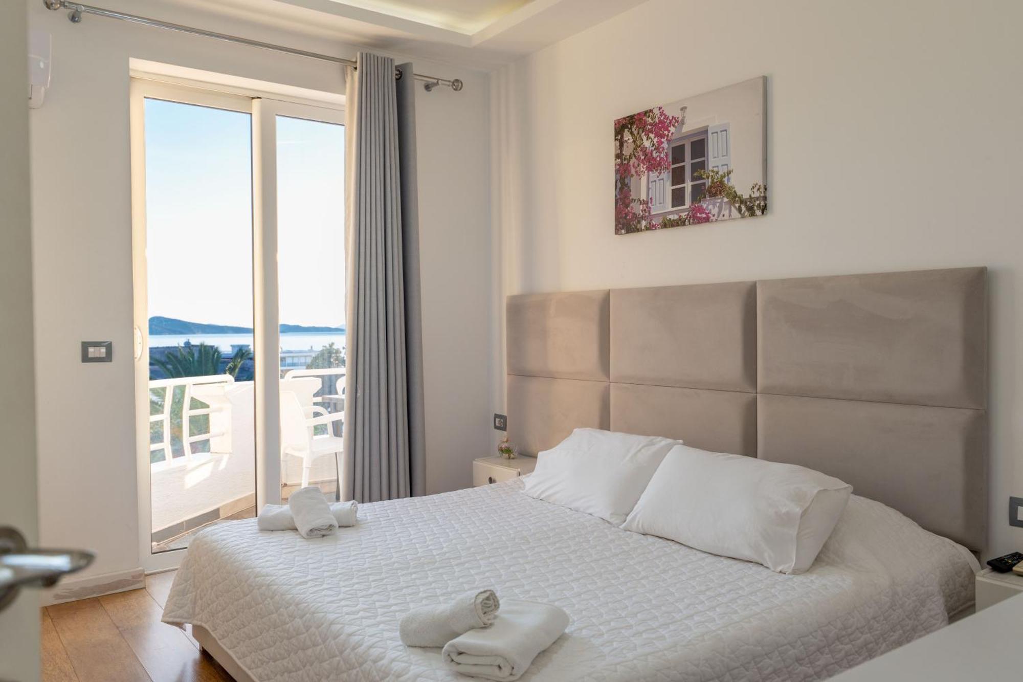 Hotel Myrtai - City Center Саранде Екстериор снимка
