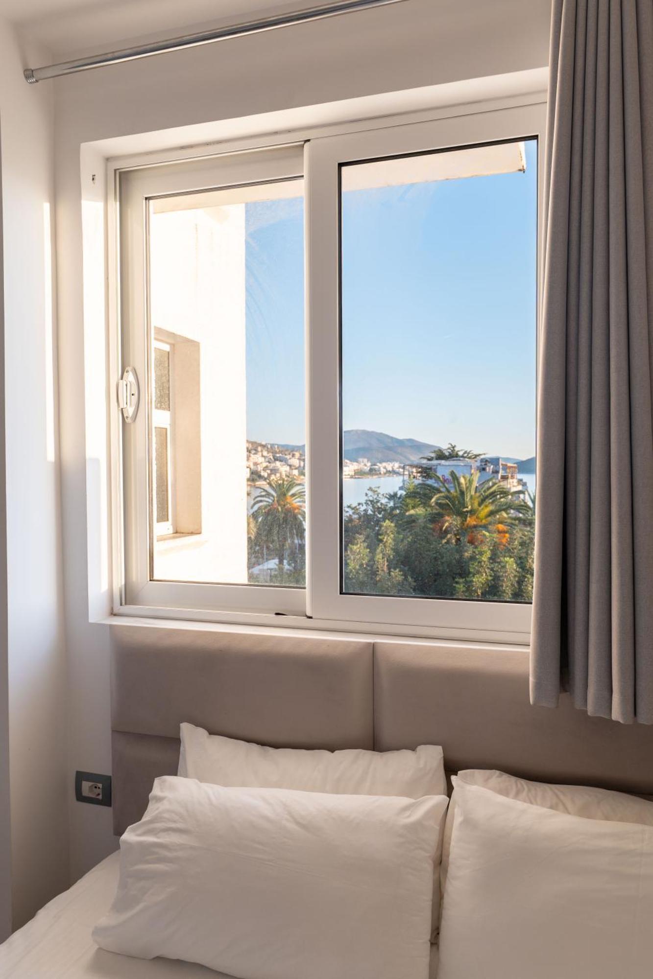 Hotel Myrtai - City Center Саранде Екстериор снимка