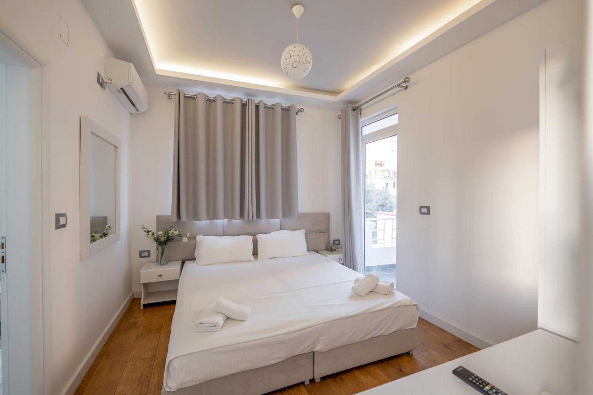 Hotel Myrtai - City Center Саранде Екстериор снимка