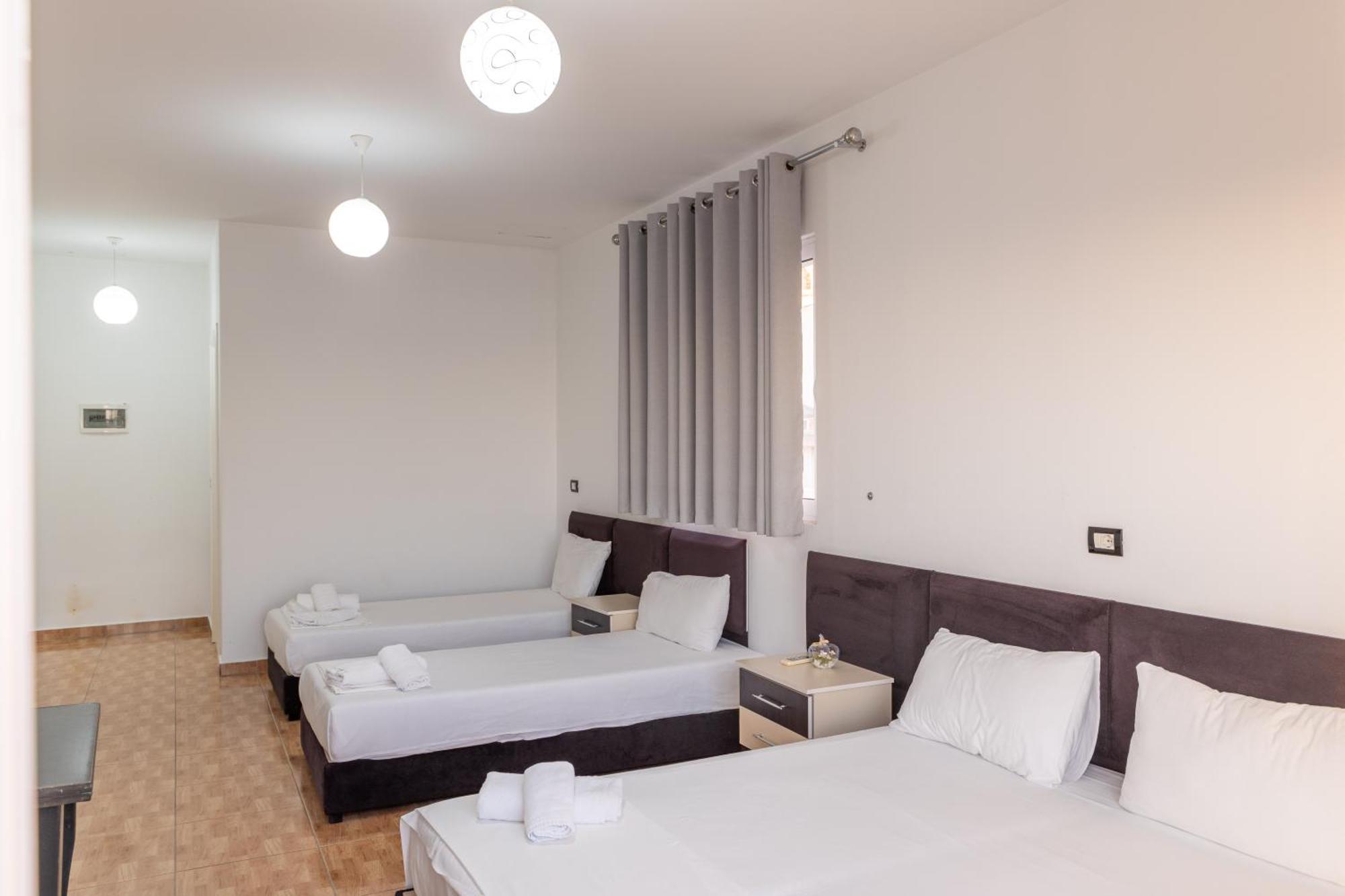 Hotel Myrtai - City Center Саранде Екстериор снимка