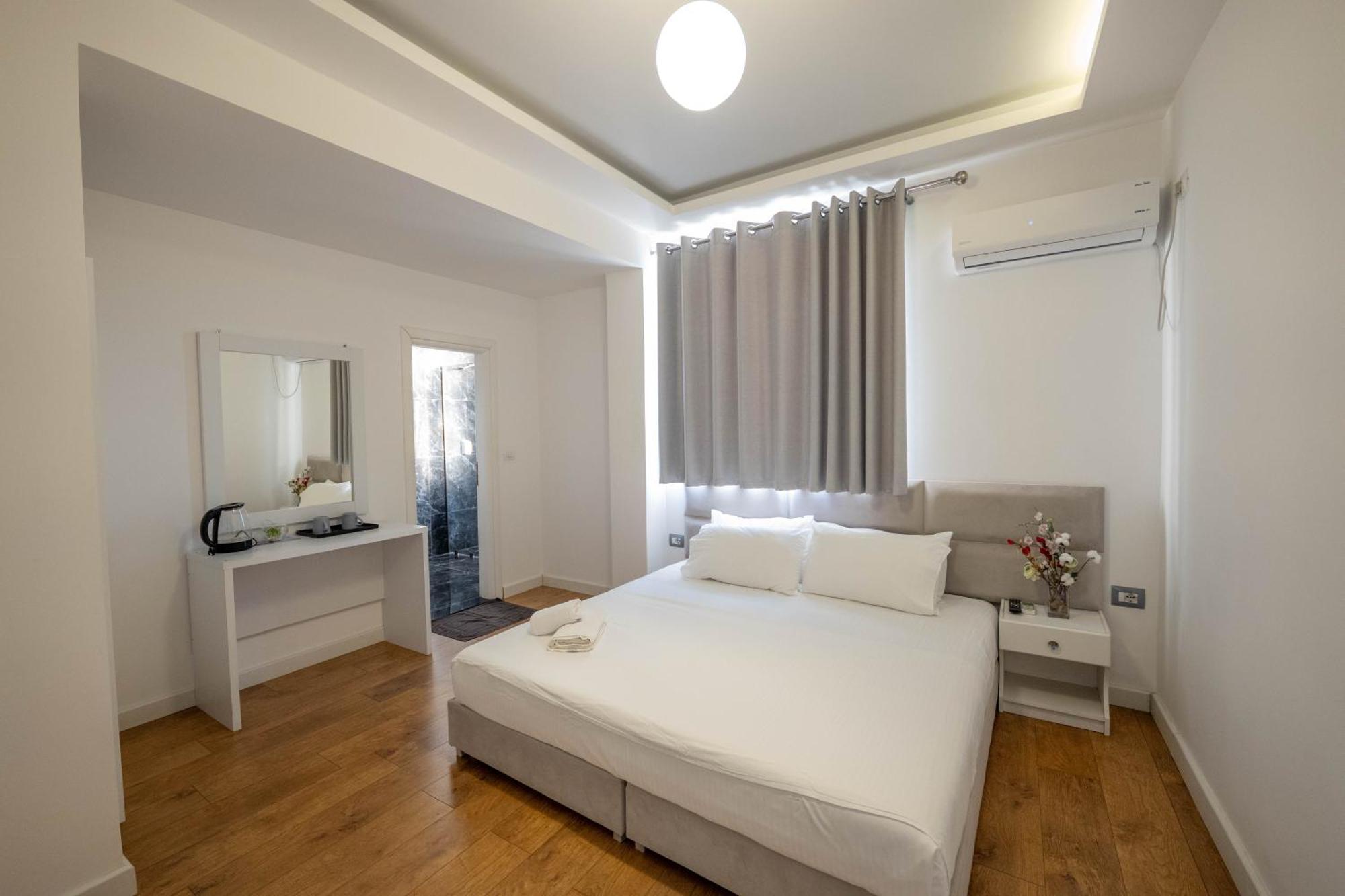 Hotel Myrtai - City Center Саранде Екстериор снимка