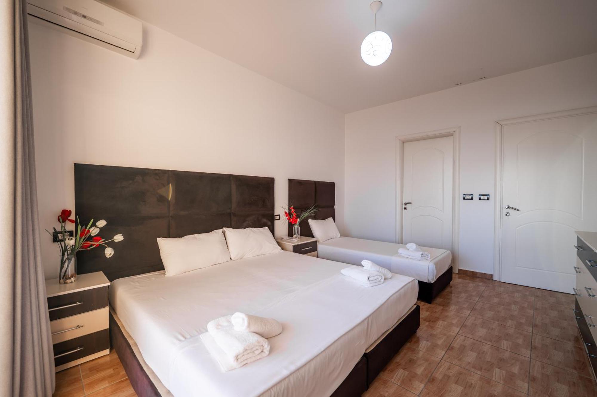 Hotel Myrtai - City Center Саранде Екстериор снимка