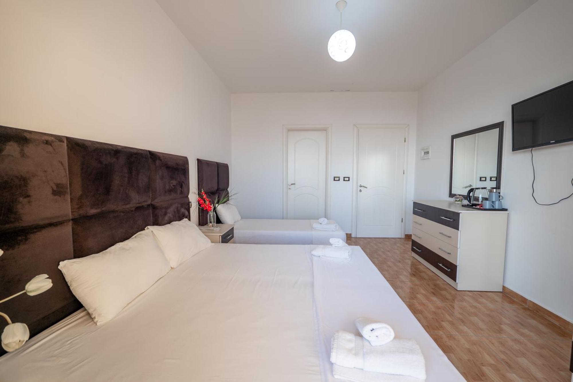 Hotel Myrtai - City Center Саранде Екстериор снимка