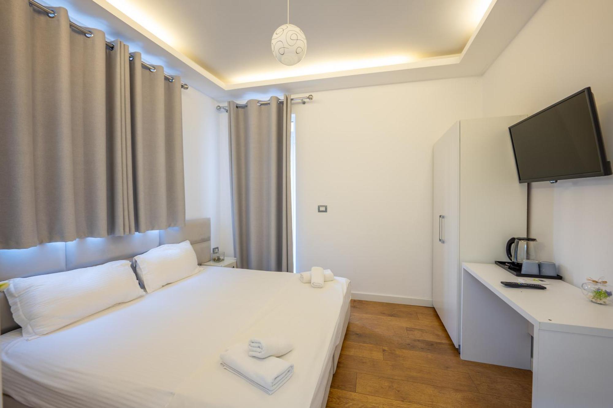 Hotel Myrtai - City Center Саранде Екстериор снимка