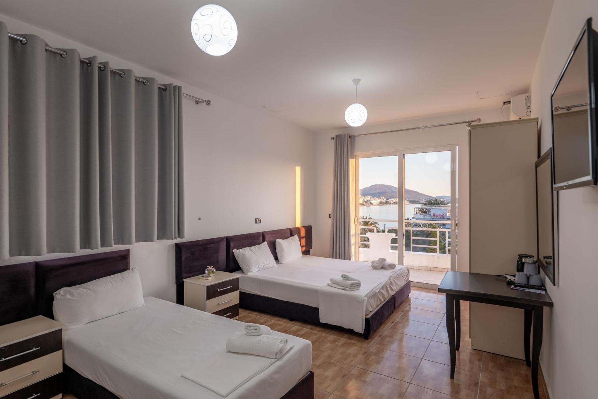 Hotel Myrtai - City Center Саранде Екстериор снимка