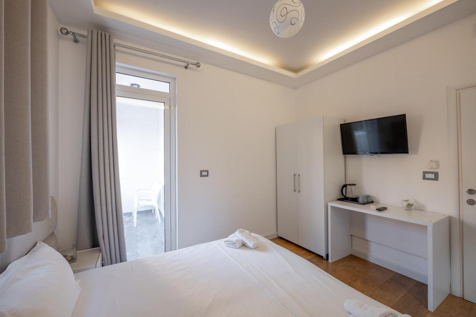 Hotel Myrtai - City Center Саранде Екстериор снимка
