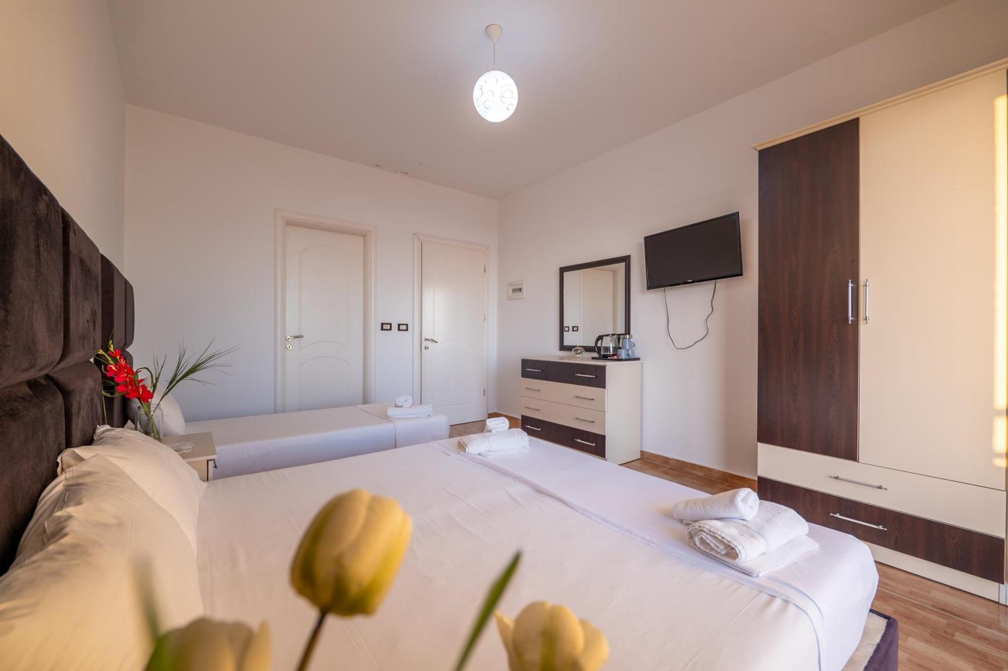 Hotel Myrtai - City Center Саранде Екстериор снимка