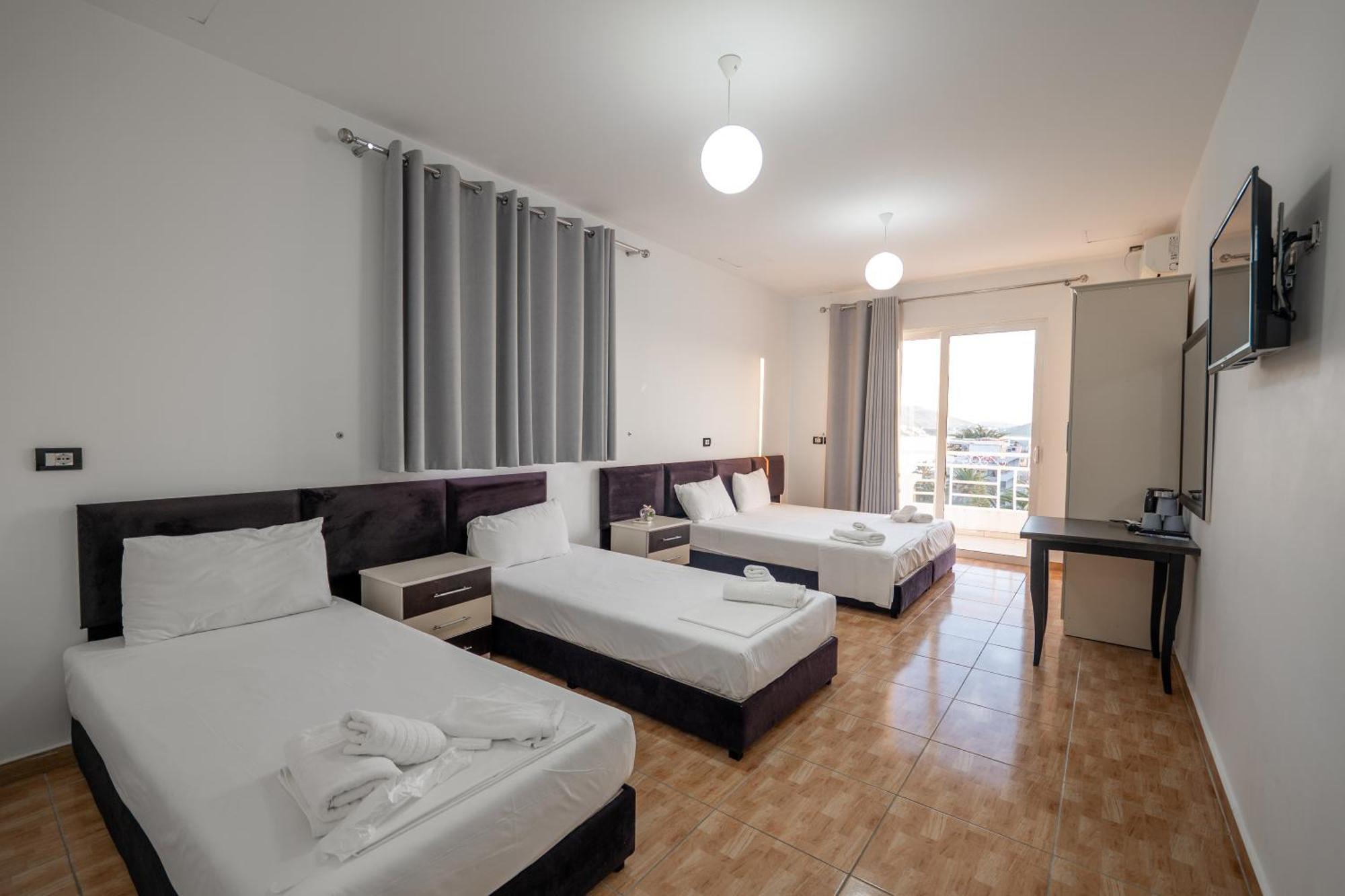 Hotel Myrtai - City Center Саранде Екстериор снимка