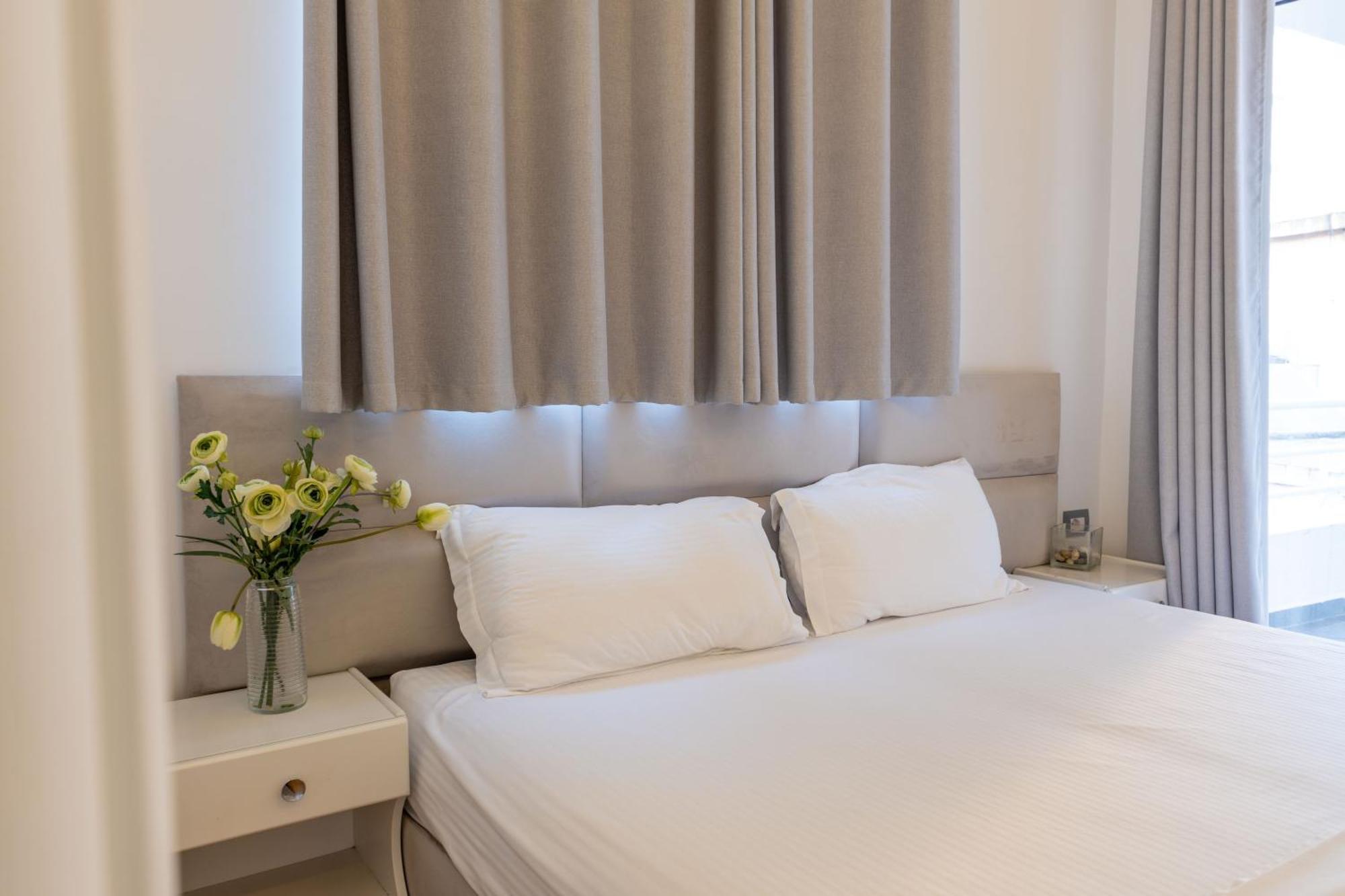 Hotel Myrtai - City Center Саранде Екстериор снимка