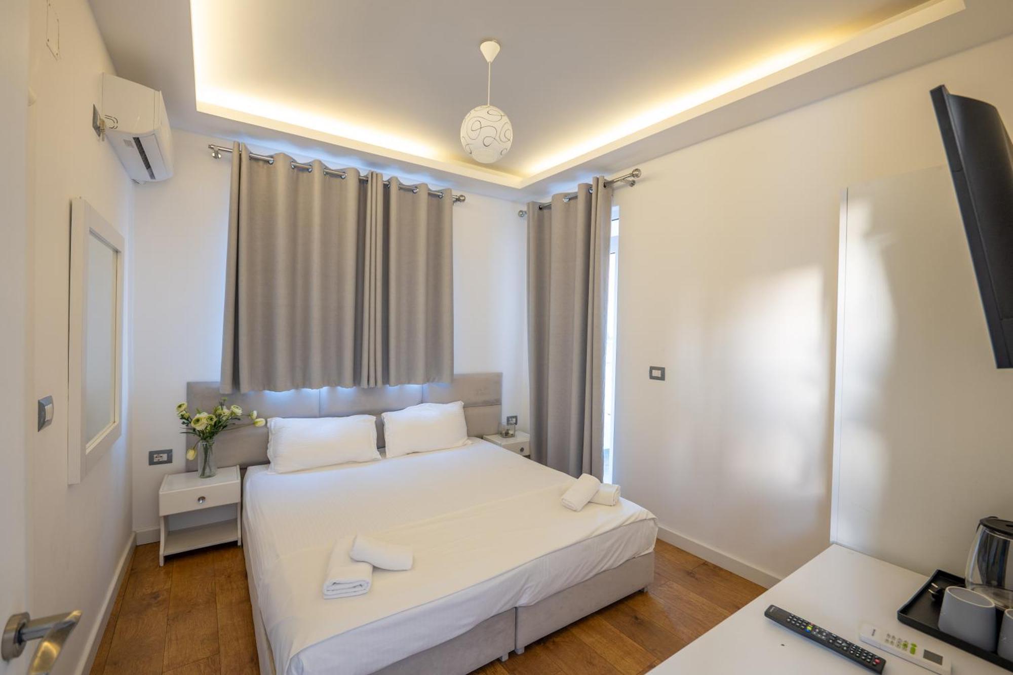 Hotel Myrtai - City Center Саранде Екстериор снимка