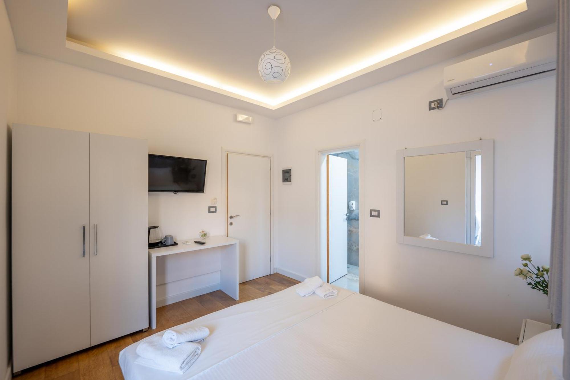 Hotel Myrtai - City Center Саранде Екстериор снимка