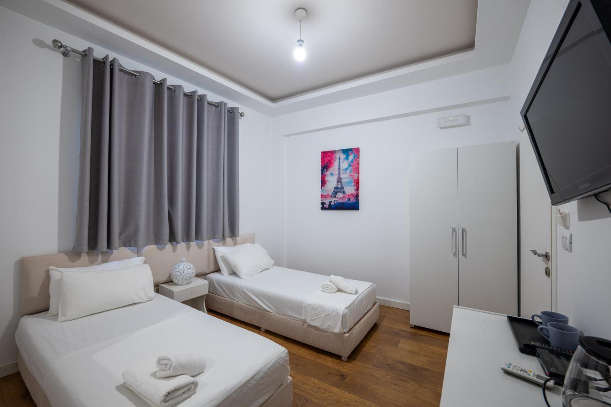 Hotel Myrtai - City Center Саранде Екстериор снимка