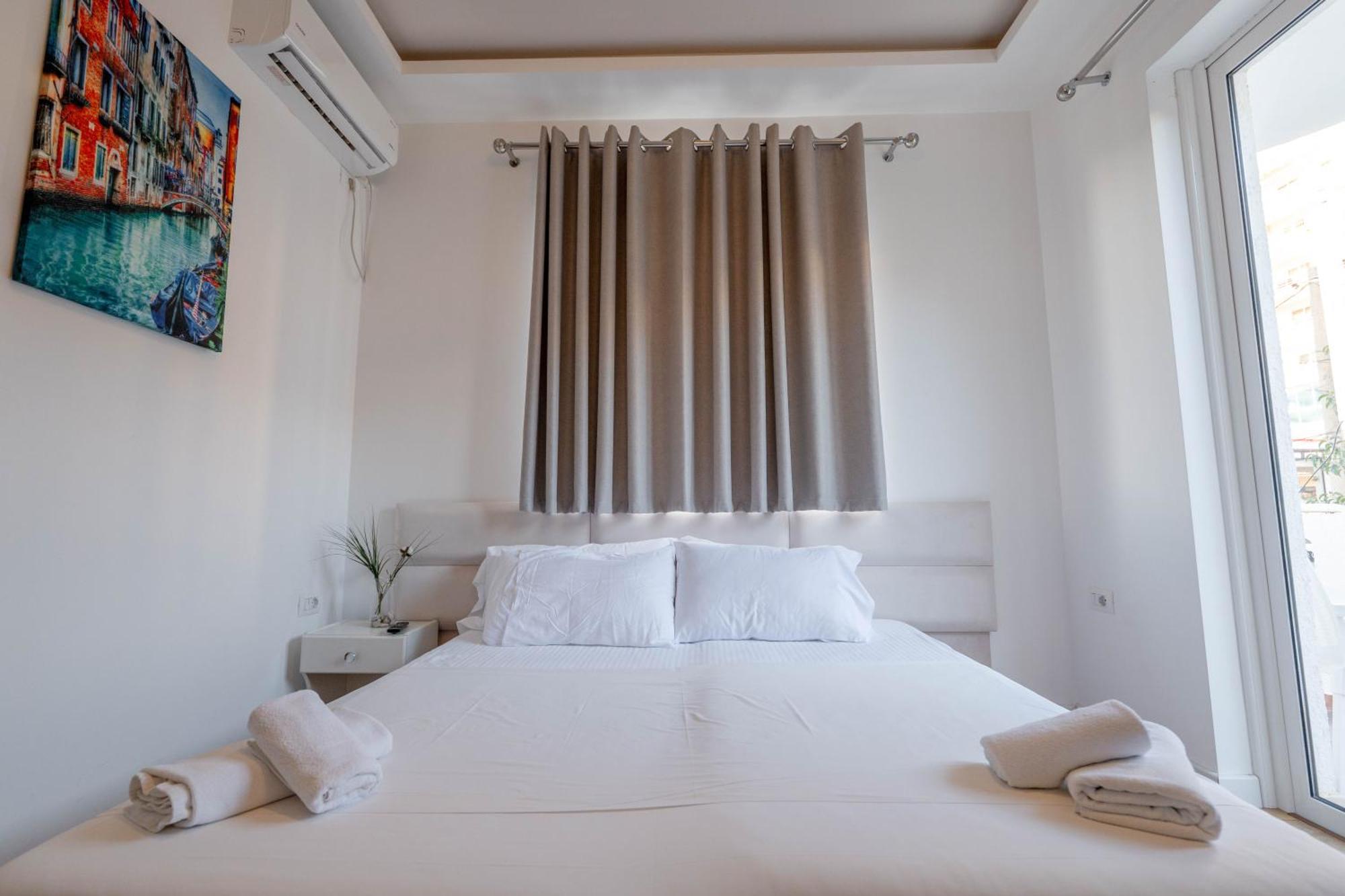 Hotel Myrtai - City Center Саранде Екстериор снимка