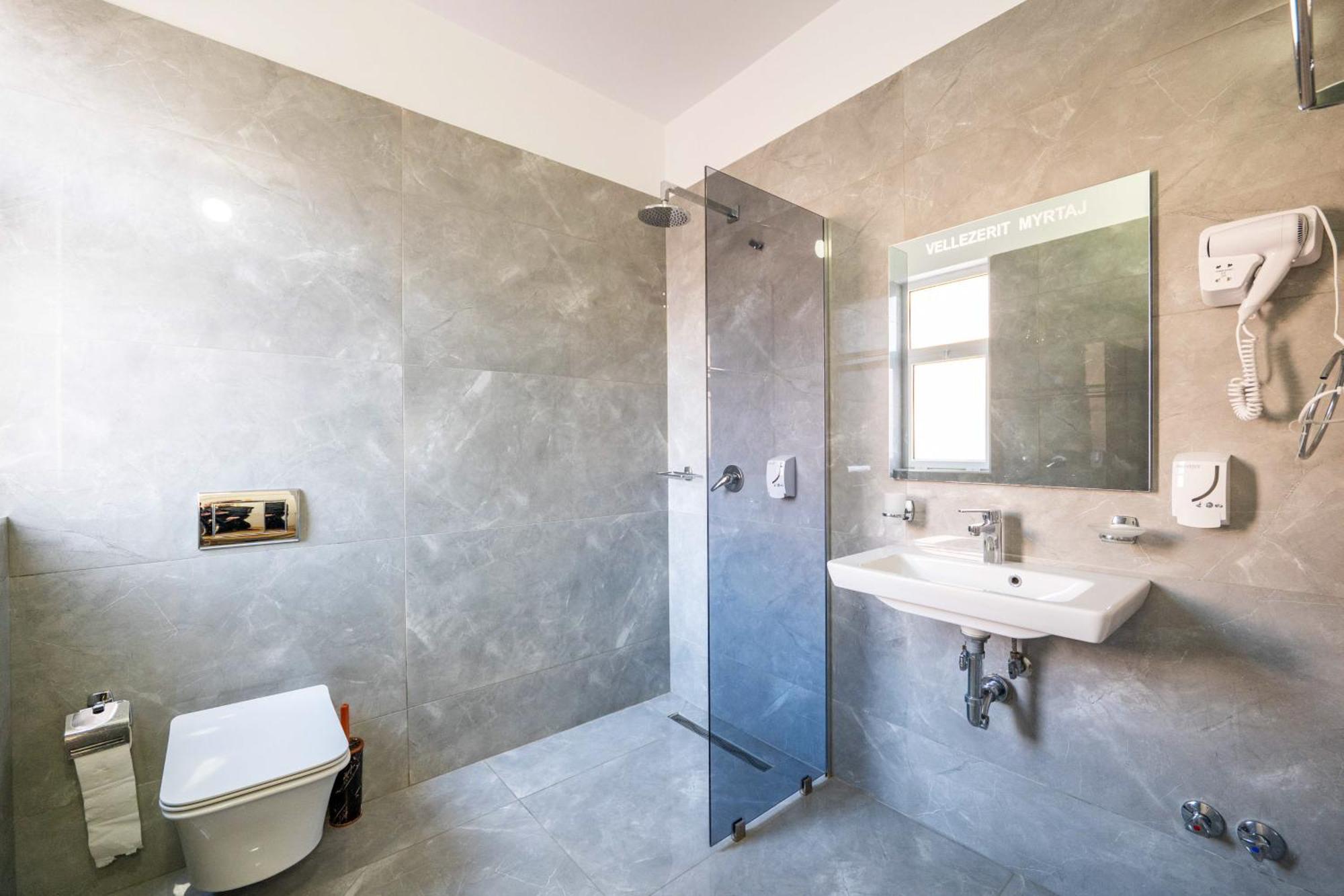Hotel Myrtai - City Center Саранде Екстериор снимка
